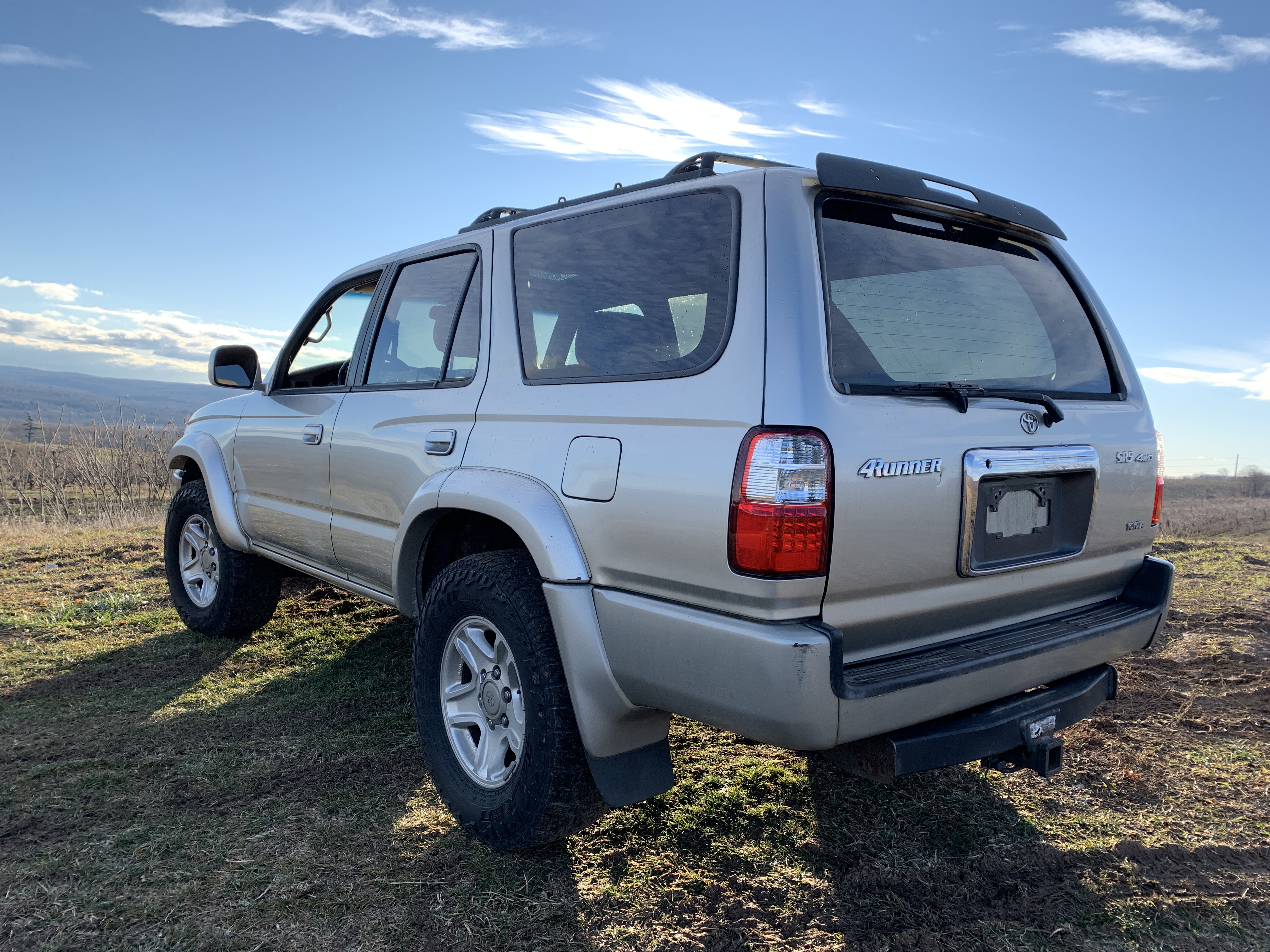 2002 Toyota 4Runner SR5 THIRD GENERATION - 3rd Gen 3.4L V6 4×4 - BEAUTIFUL - RUNS GREAT - HIGH MECHANICAL BASELINE - New Timing Belt, New Waterpump, New Head Gaskets, New Radiator, New Alternator, New Brakes, New Valve Cover Gaskets, New Wildpeak Tires, New Shocks, New Muffler / Exhaust, New HID Headlights, Frame is Clean and solid, Cleaned and Undercoated - MORE — photo 2